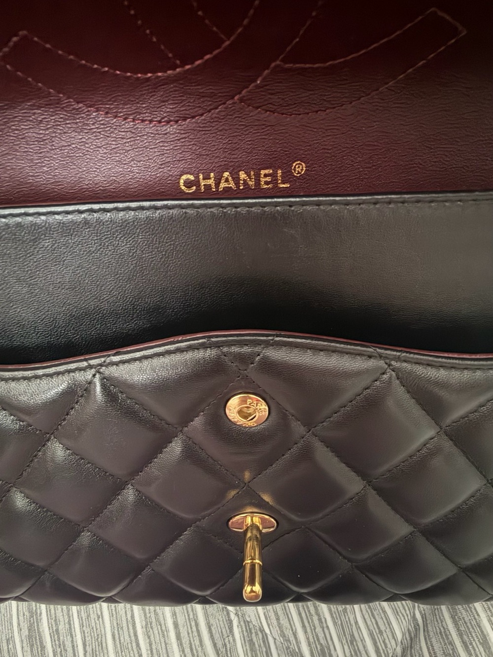 CHANEL Black Quilted Lambskin Shoulder Bag with Gold Chain - Picture 6 of 7